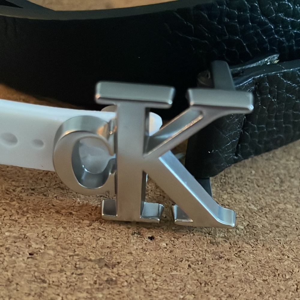 Calvin Klein Black Leather Belt with Reversible Design - Picture 2 of 7
